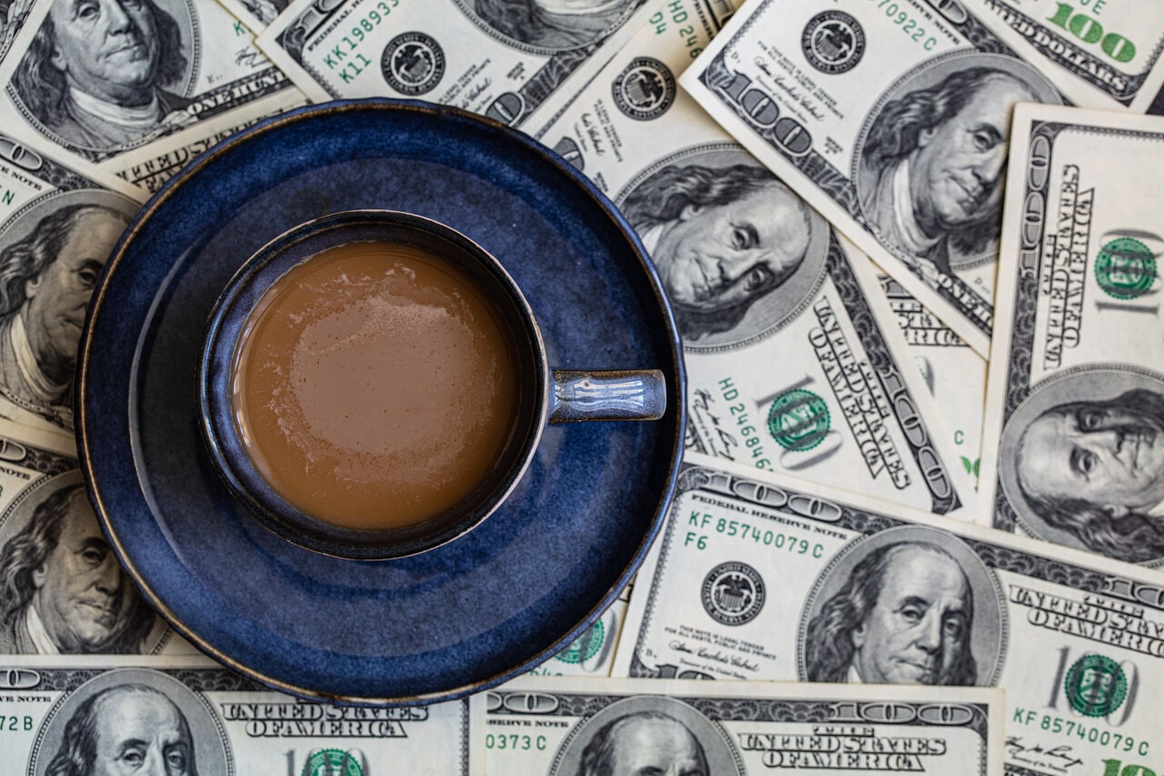 Crypto Investor Tips Waitress USD 3K To ‘Give Back To Community’