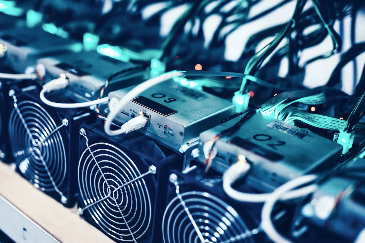 Balancing Act: Cryptocurrency, Data Mining, and Sustainability – Navigating the Right Path